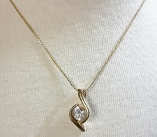 pendentif moderne solitaire