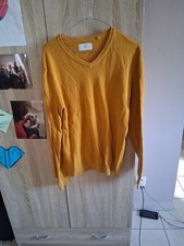 Pull moutarde taille s convient jusqu'au 40 c&a