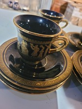 quatre tasse a café avec soucoupes et sucrier pot a lait