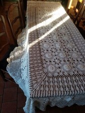 Nappe blanche ajourée