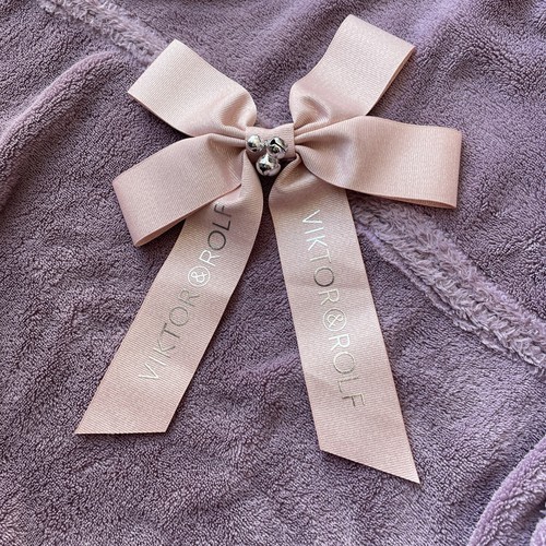 Broche pin neuf - pin’s, parfum