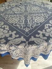 ancienne nappe ,autre en fin filet blanc noué et brodé main : 133X133cm : ( L18)