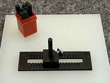 Guide pour aligner les poinçons à frapper, lettres, chiffres N° VIN, FACOM etc..