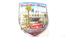 UN AUTOCOLLANT GRAND PRIX DE