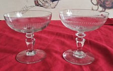Paire de coupes à champagne en cristal soufflé taillé Baccarat Renaissance