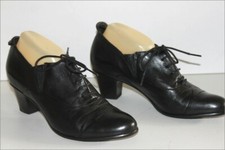 HEYRAUD Escarpins à lacets