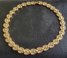 Très beau Collier ras de cou  vintage YVES ROCHER plaqué or années 80, bon état.