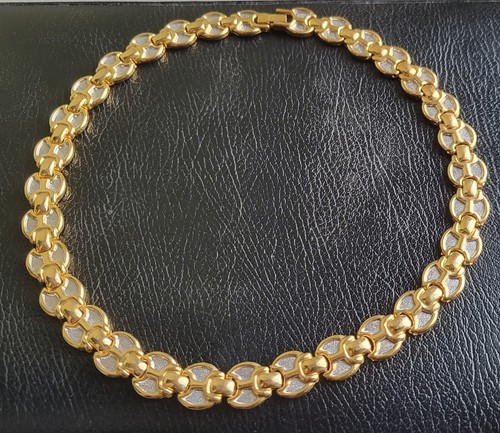 Très beau collier ras - très, de