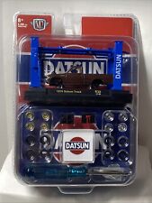 M2 machines 1/64 🇨🇵 1976 Datsun Truck + Pont Élévateur