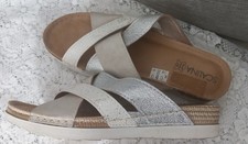 PAIRE DE CHAUSSURES MULES SANDALES FEMME TAILLE  42 SCALINA  BLANC ARGENT