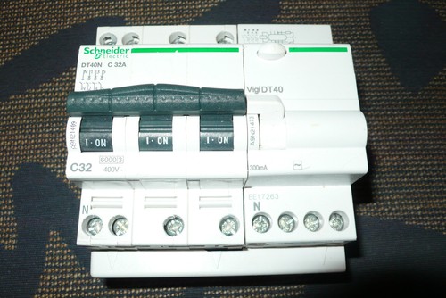 Disjoncteur a9n21409 - disjoncteur,