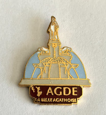 09 - Pin's AGDE 34 -FONTAINE LA BELLE AGATHOISE - Agathé Antiquité