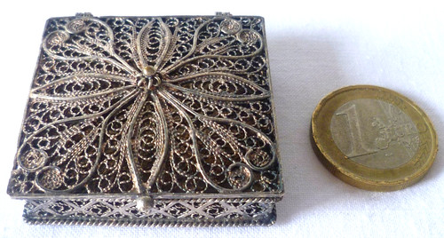 Ancienne boite carrée - ancienne,