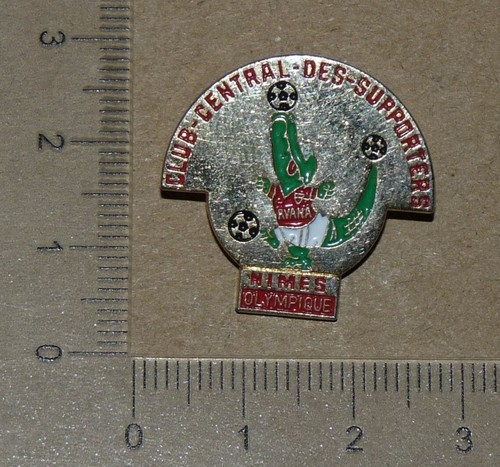 Pin football nimes - pin's,