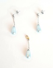 Pendentif et oreilles avec