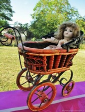 Poussette Antique pour Meubles de Poupées Début X . Antique Antique Furniture St