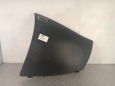 Vide poche avant gauche