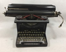 Machine à écrire De COLLECTION L C Smith MODEL 8 TYPEWRITER VINTAGE  TBE