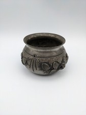 petit vase en étain décor floral signé Noël Collet Hauteur 6 cm