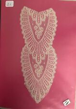 DENTELLE ANCIENNE DE BRUGES SUR CARTON 21 CM SU 27cm sur 29 cm  N° 21