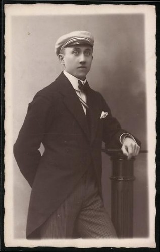 Carte postale représentant - , un