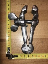 etau outil ancien étau de serrage à mains réf N°20