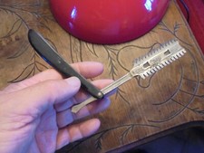 Anciens Accessoires de Barbier