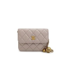 CHANEL Mini sac à rabat en