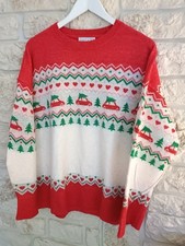 Joli Pull de Noël multicolore sur fond Blanc