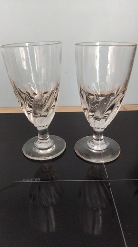 Grands verres pied ancien - grands,