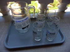 carafe en verre et 6 verres