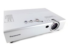 Panasonic PT-LB20E Beamer 2000