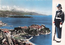 MONACO MONACO LE PALAIS DU PRINCE ET UN CARABINIER