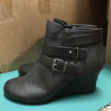 Womens 9.5M Kenneth Cole Reaction Grey Wedge Side Zip Ankle Boots In Box Worn 1x