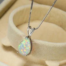 Collier amulette délicat pendentif pierre opale blanche gouttelette minimaliste opale de feu