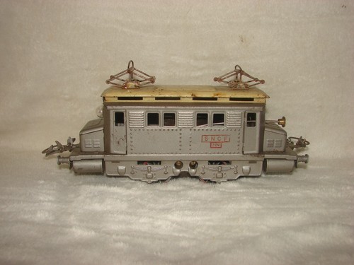 Hornby locomotive - o,
