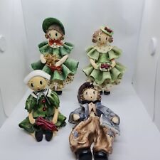 Ensemble de 4 poupées