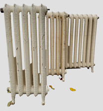 Lot de trois anciens radiateurs a lames fleuries en fonte de fer XX siècle