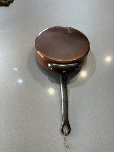 Ancienne casserole martelée - ancienne,