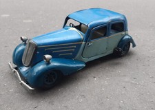 Automobile type traction Citroën mécanique en tôle JEP 1/10° (1950)