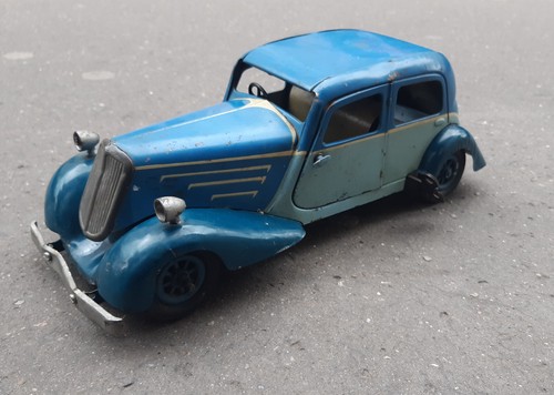 Automobile type traction