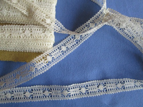 Entre deux fine dentelle aux - fine,