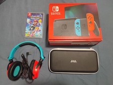 Console Nintendo Switch avec Joy-Con Bleu et Rouge Neon + 1 Jeu et accessoires