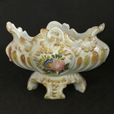 BASSANO, Petite jardinière en faïence vernissée à décor floral, L : 18 cm