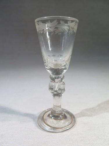 Ancien tres joli - petit, verre