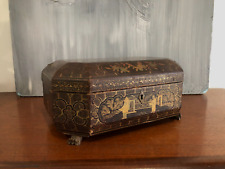 ANCIEN COFFRET EN BOIS LAQUÉ, BOITE A THÉ? A COUTURE ? " SCÈNES CHINOISES "