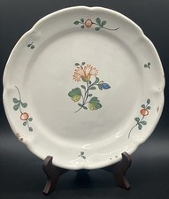 Assiette en faïence décor floral polychrome, Nord France XVIIIème/XIXème