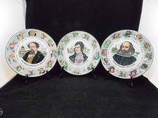 ROYAL DOULTON-3 GRANDES ASSIETTES REPRESENTANT DICKENS,BURNS ET SHAKESPEARE