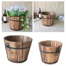 Pot de fleurs en bois avec