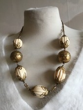 Superbe collier créateur Vintage méga fermoir Bakélite et métal en bon état.